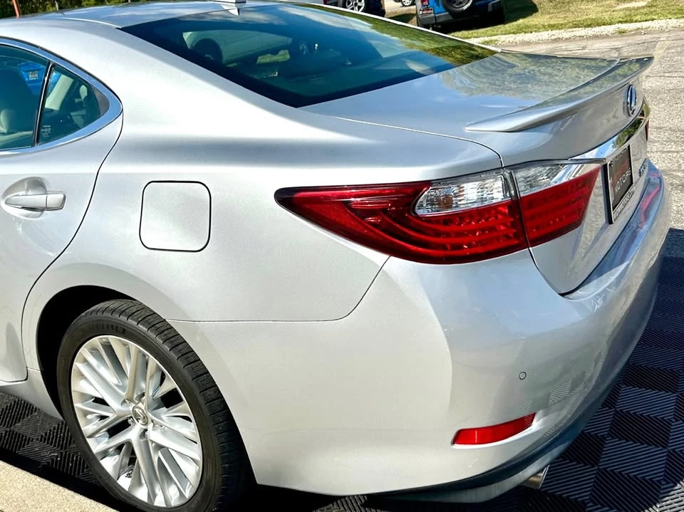 2014 Lexus ES 6th Gen - Image 13 of 20