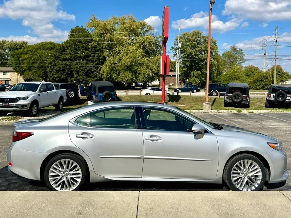 2014 Lexus ES 6th Gen - Image 15 of 20