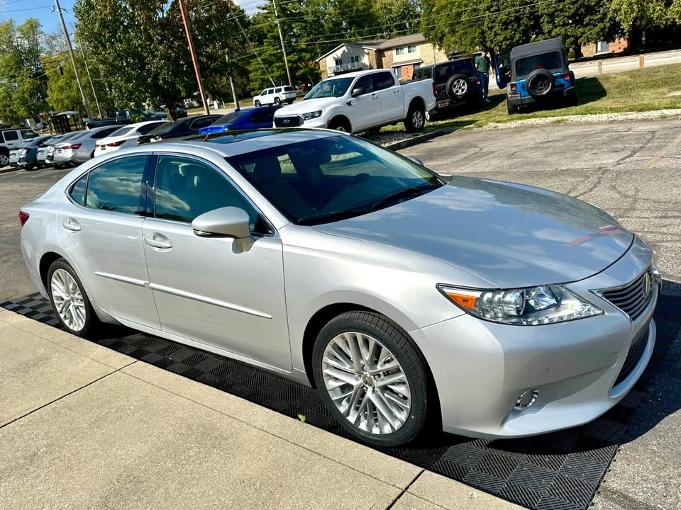 2014 Lexus ES 6th Gen - Image 2 of 20