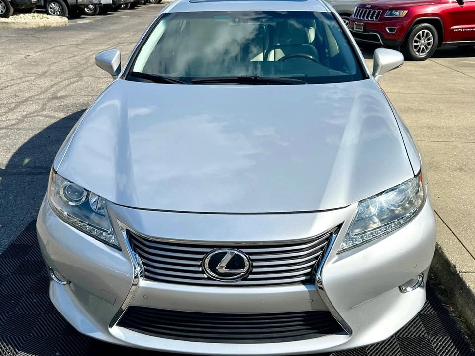 2014 Lexus ES 6th Gen - Image 9 of 20