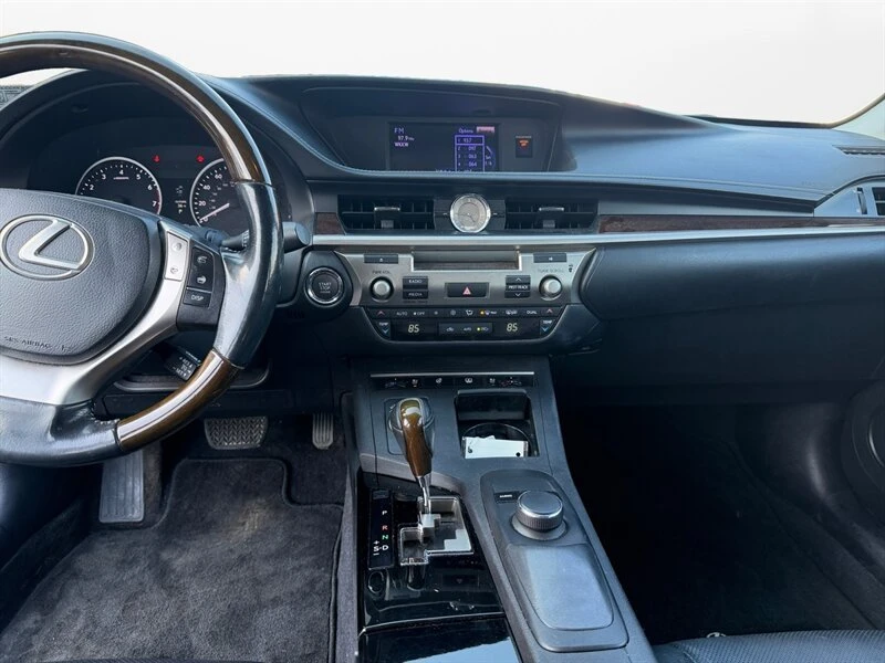 2014 Lexus ES 6th Gen - Image 11 of 16