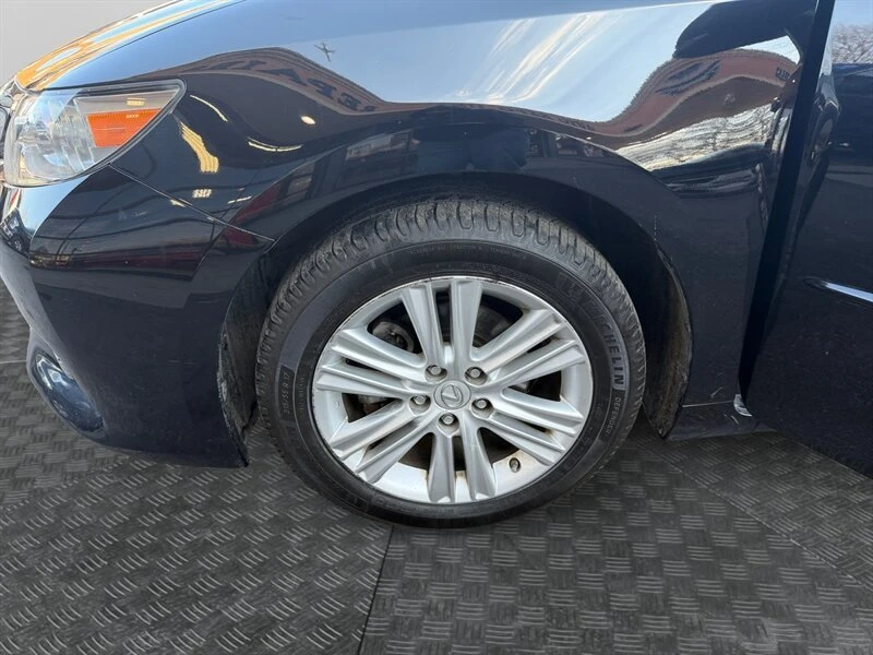 2014 Lexus ES 6th Gen - Image 14 of 16