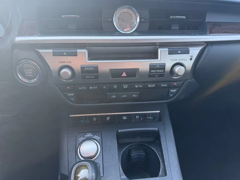 2014 Lexus ES 6th Gen - Image 16 of 16