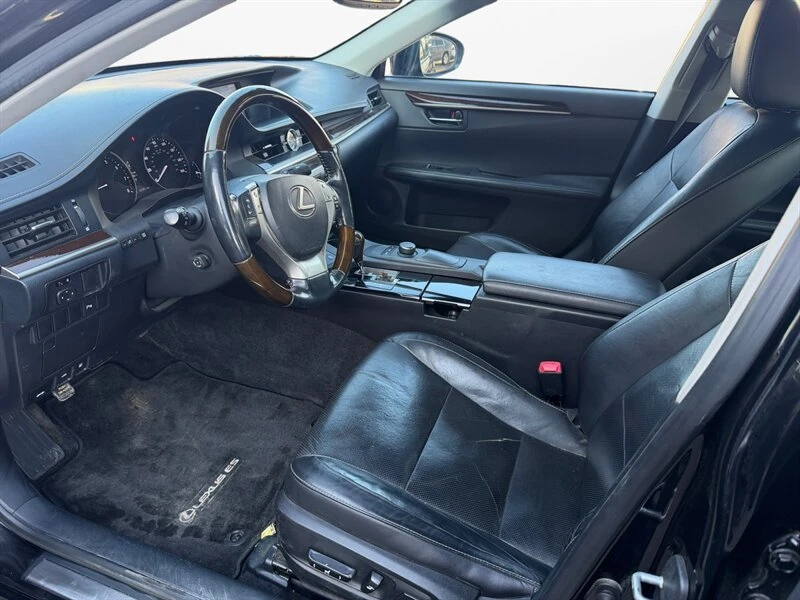 2014 Lexus ES 6th Gen - Image 9 of 16
