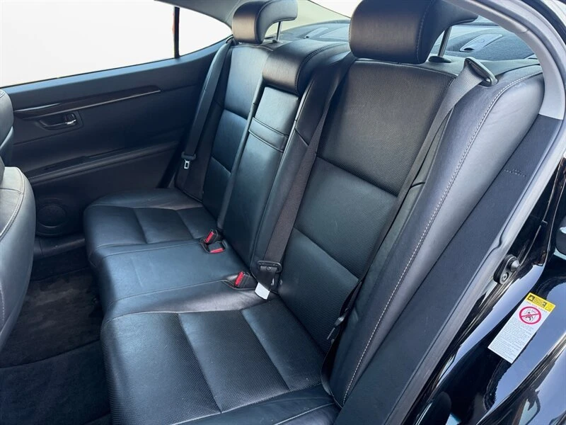 2014 Lexus ES 6th Gen - Image 13 of 16