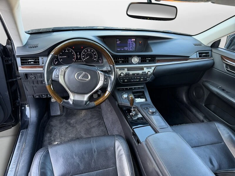 2014 Lexus ES 6th Gen - Image 10 of 16