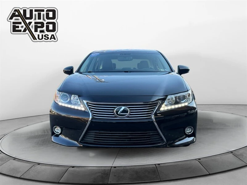 2014 Lexus ES 6th Gen - Image 8 of 16
