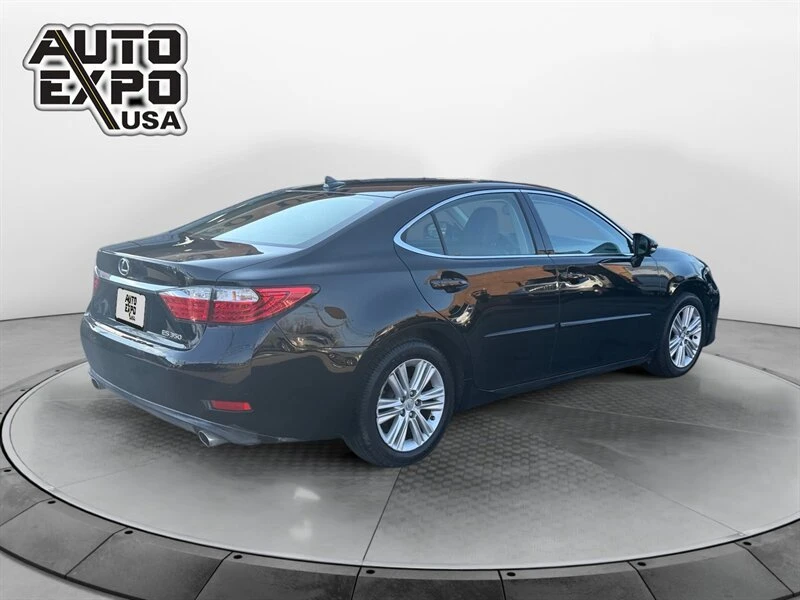 2014 Lexus ES 6th Gen - Image 5 of 16