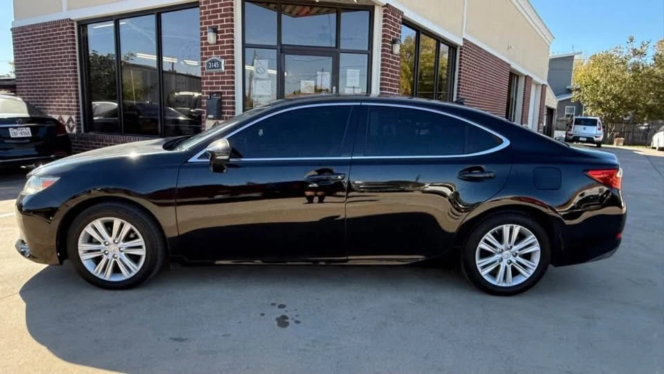 2014 Lexus ES 6th Gen - Image 6 of 10