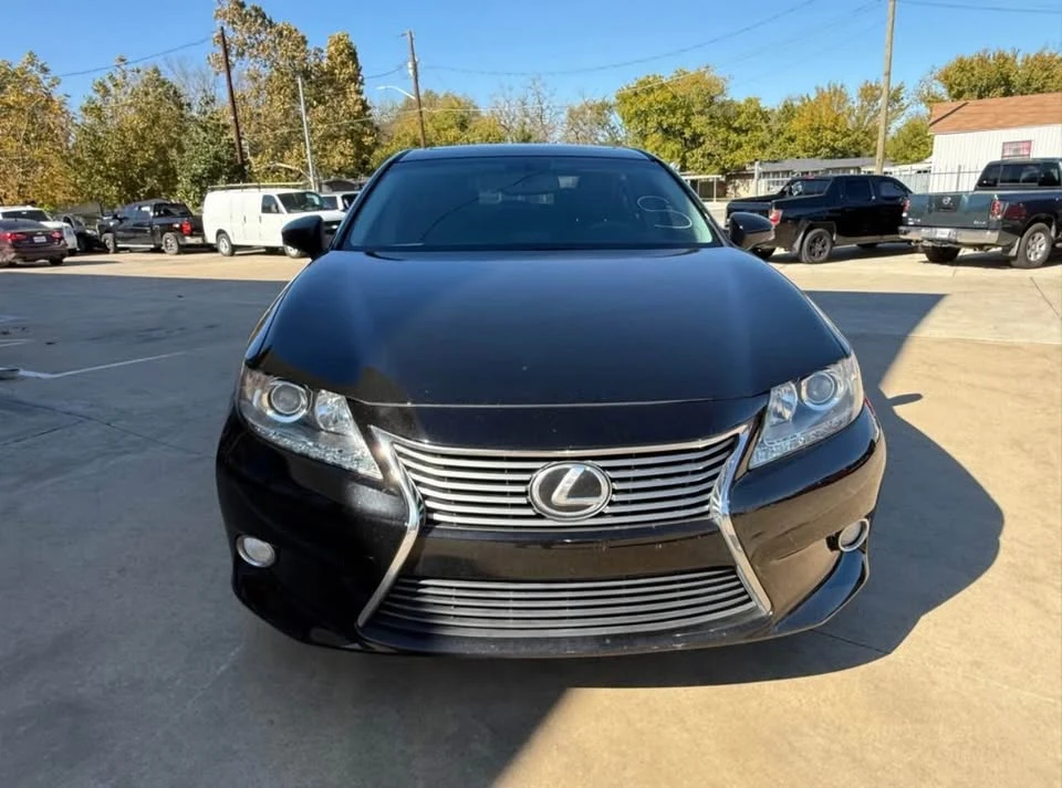 2014 Lexus ES 6th Gen - Image 5 of 10