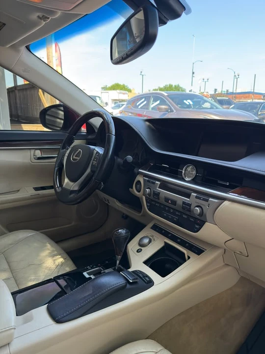 2014 Lexus ES 6th Gen - Image 16 of 20