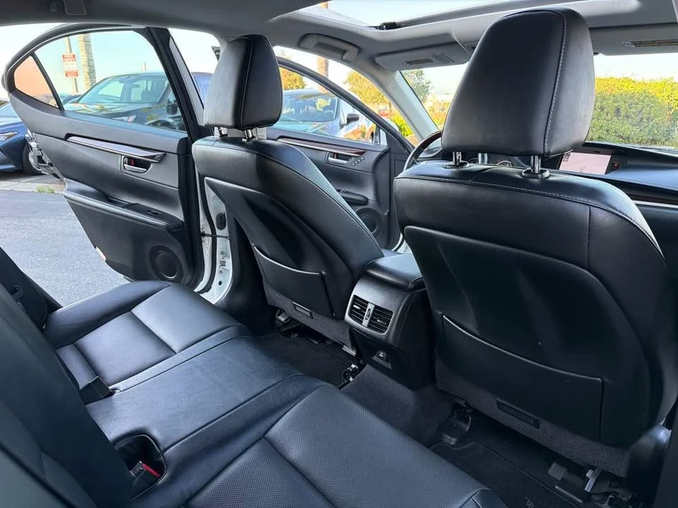 2014 Lexus ES 6th Gen - Image 10 of 18