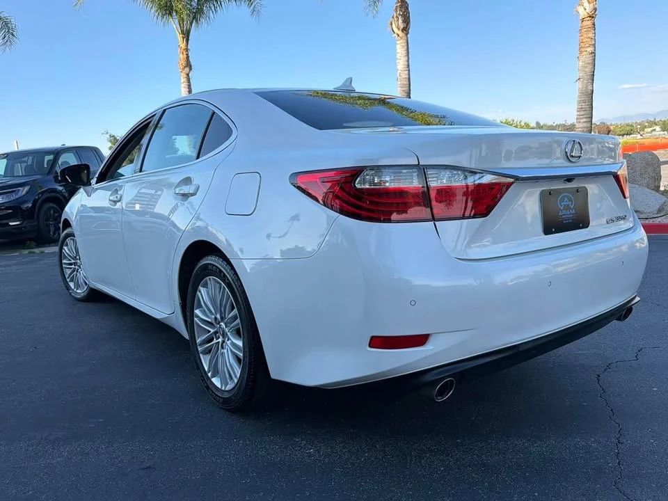 2014 Lexus ES 6th Gen - Image 5 of 18