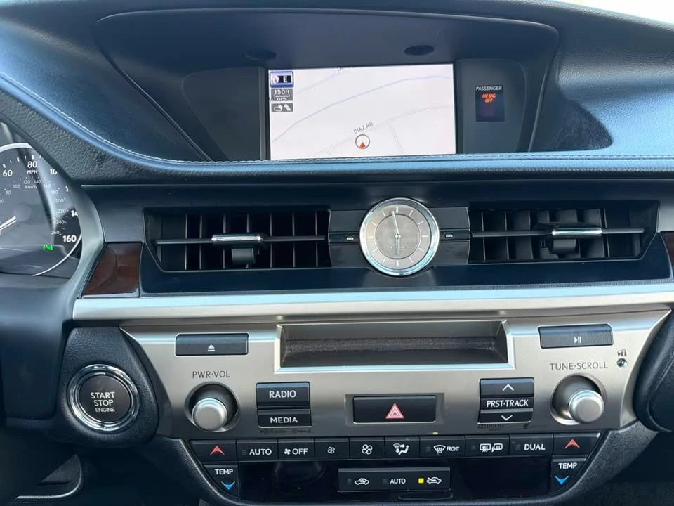 2014 Lexus ES 6th Gen - Image 11 of 18