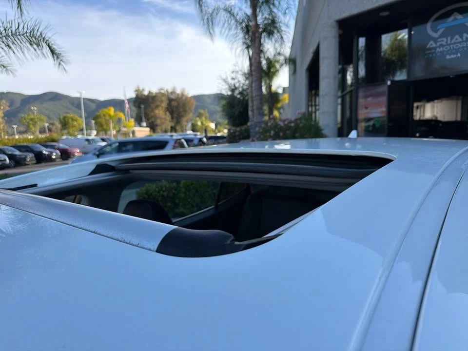 2014 Lexus ES 6th Gen - Image 16 of 18
