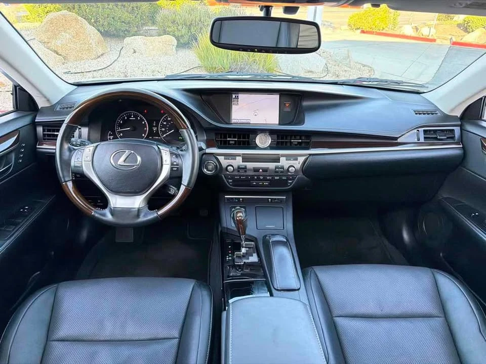 2014 Lexus ES 6th Gen - Image 2 of 18