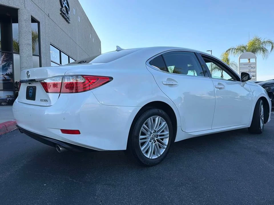 2014 Lexus ES 6th Gen - Image 4 of 18