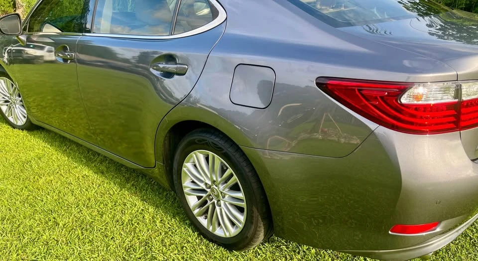 2014 Lexus ES 6th Gen - Image 2 of 10
