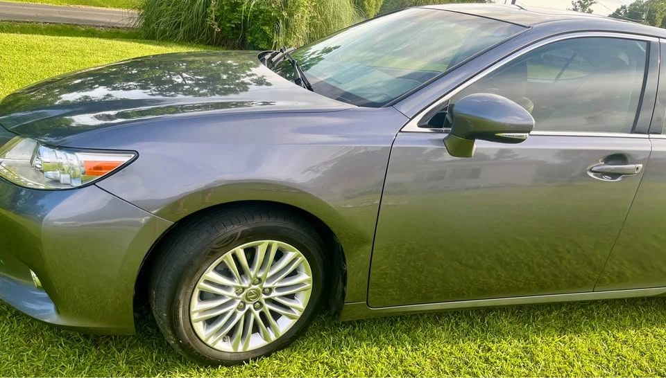 2014 Lexus ES 6th Gen - Image 3 of 10