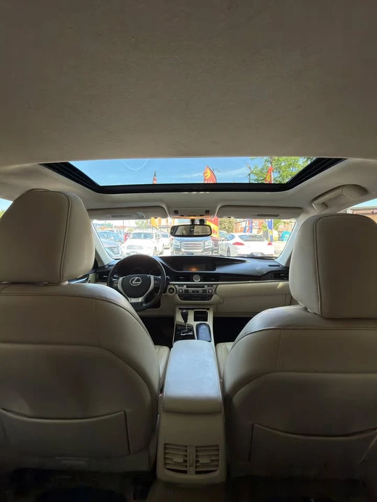 2014 Lexus ES 6th Gen - Image 12 of 20