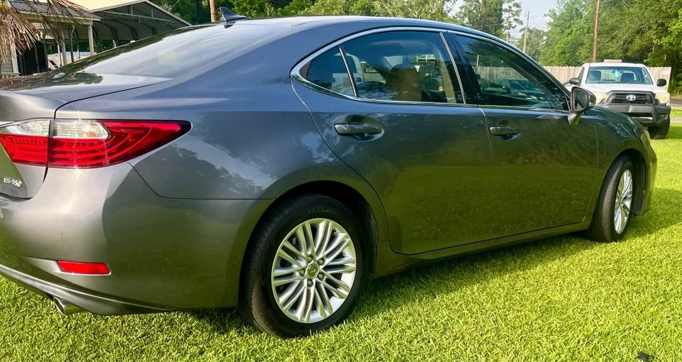 2014 Lexus ES 6th Gen - Image 4 of 10
