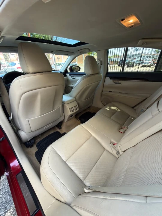 2014 Lexus ES 6th Gen - Image 11 of 20