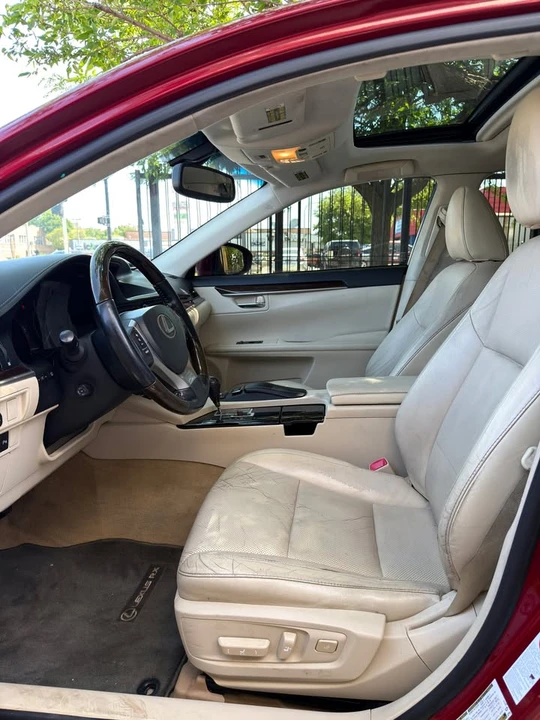 2014 Lexus ES 6th Gen - Image 9 of 20