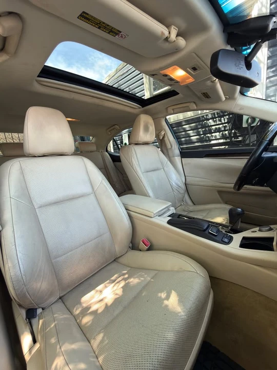 2014 Lexus ES 6th Gen - Image 17 of 20