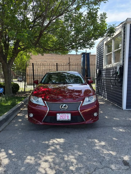 2014 Lexus ES 6th Gen - Image 2 of 20