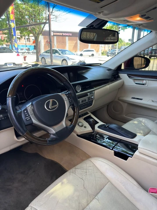 2014 Lexus ES 6th Gen - Image 10 of 20