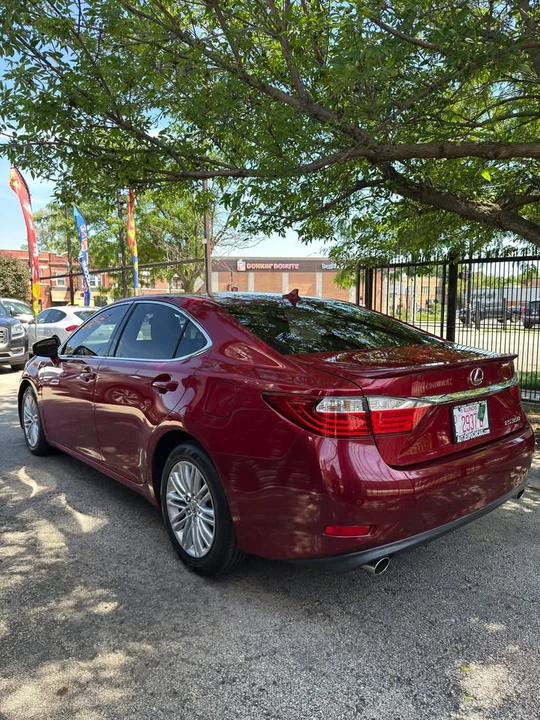 2014 Lexus ES 6th Gen - Image 8 of 20