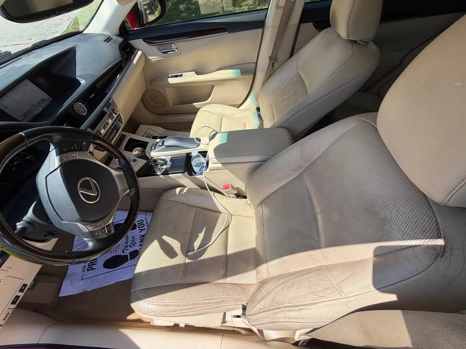 2014 Lexus ES 6th Gen - Image 10 of 17
