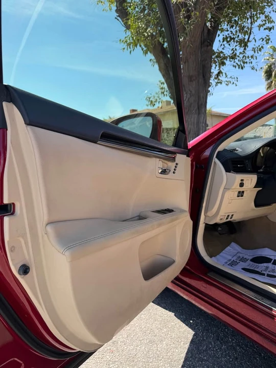 2014 Lexus ES 6th Gen - Image 9 of 17