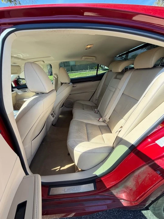 2014 Lexus ES 6th Gen - Image 12 of 17