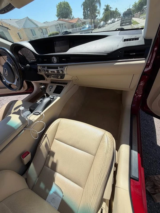 2014 Lexus ES 6th Gen - Image 16 of 17