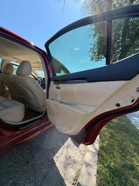 2014 Lexus ES 6th Gen - Image 13 of 17