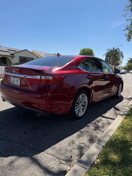 2014 Lexus ES 6th Gen - Image 6 of 17