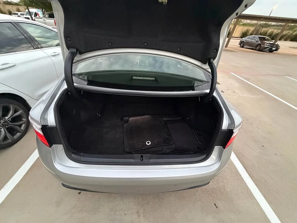 2014 Lexus ES 6th Gen - Image 17 of 18