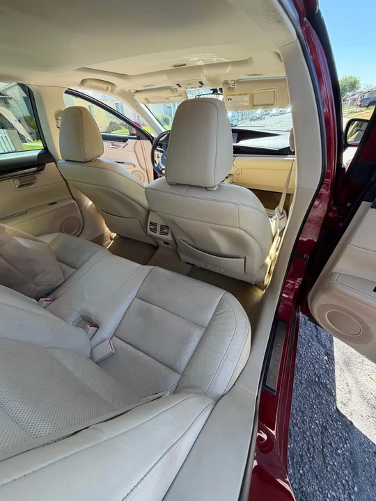 2014 Lexus ES 6th Gen - Image 14 of 17