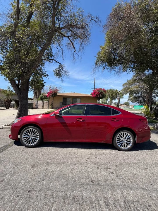 2014 Lexus ES 6th Gen - Image 3 of 17
