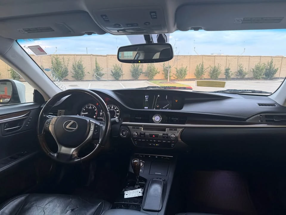 2014 Lexus ES 6th Gen - Image 12 of 18