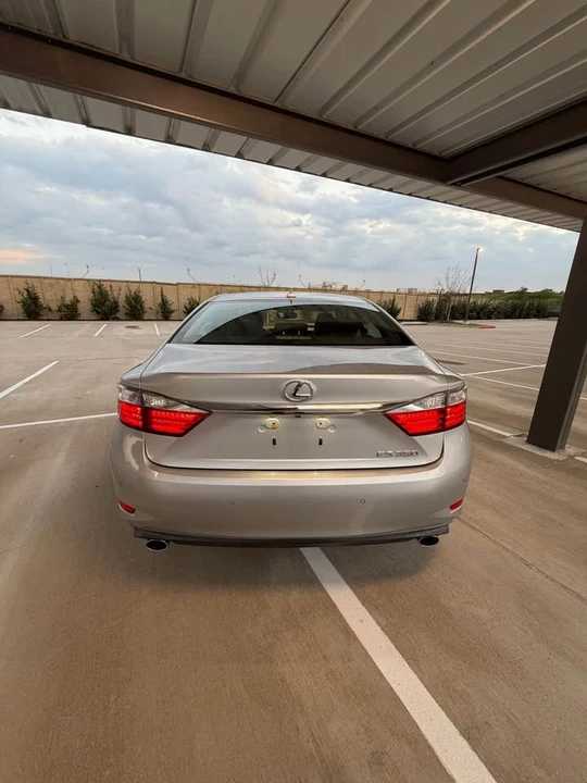 2014 Lexus ES 6th Gen - Image 5 of 18