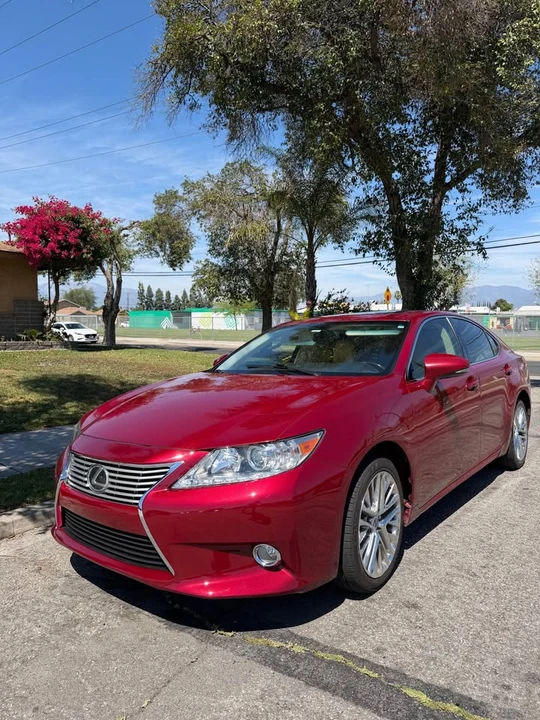 2014 Lexus ES 6th Gen - Image 2 of 17