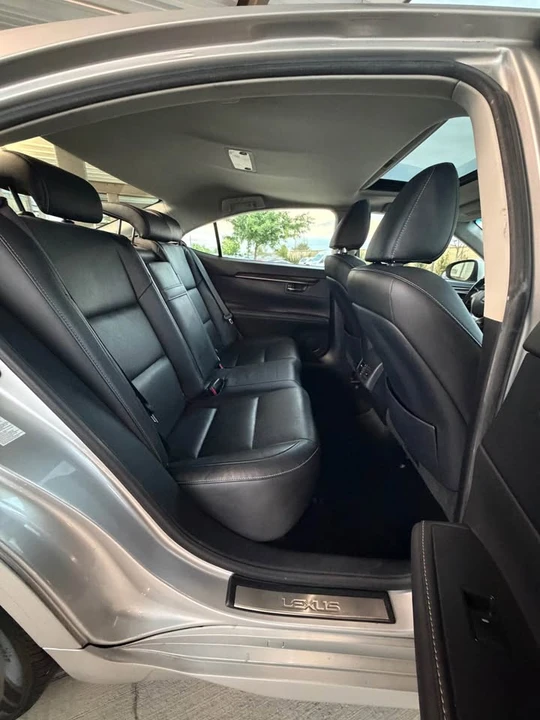 2014 Lexus ES 6th Gen - Image 9 of 18