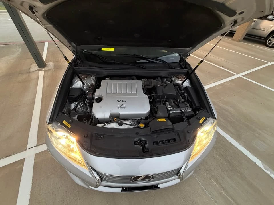 2014 Lexus ES 6th Gen - Image 16 of 18