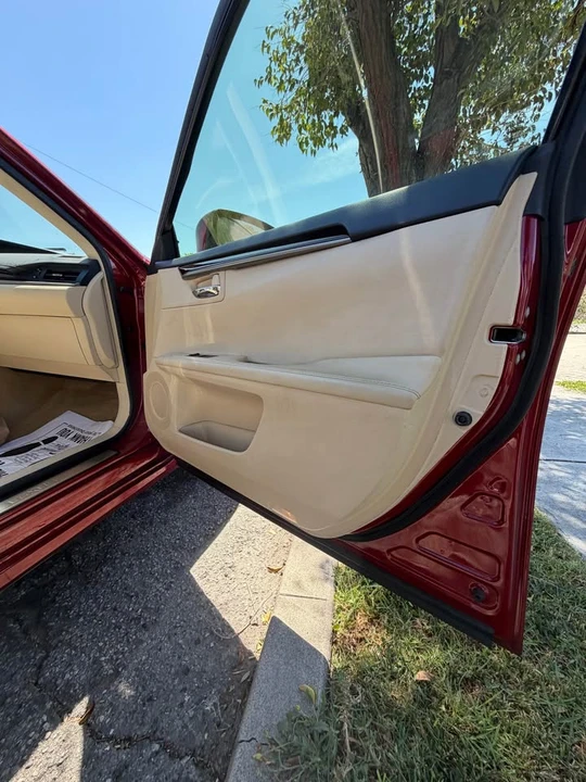 2014 Lexus ES 6th Gen - Image 15 of 17
