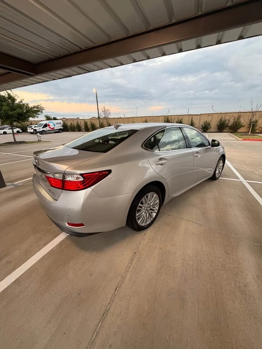 2014 Lexus ES 6th Gen - Image 4 of 18