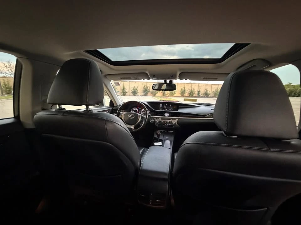2014 Lexus ES 6th Gen - Image 15 of 18