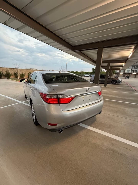 2014 Lexus ES 6th Gen - Image 7 of 18