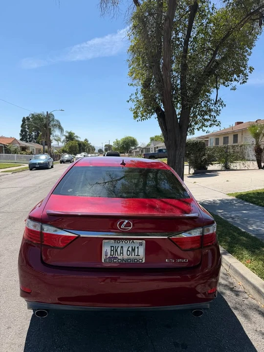 2014 Lexus ES 6th Gen - Image 5 of 17